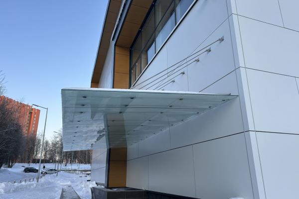 Стеклянные козырьки и навесы Стеклянный козырек №5